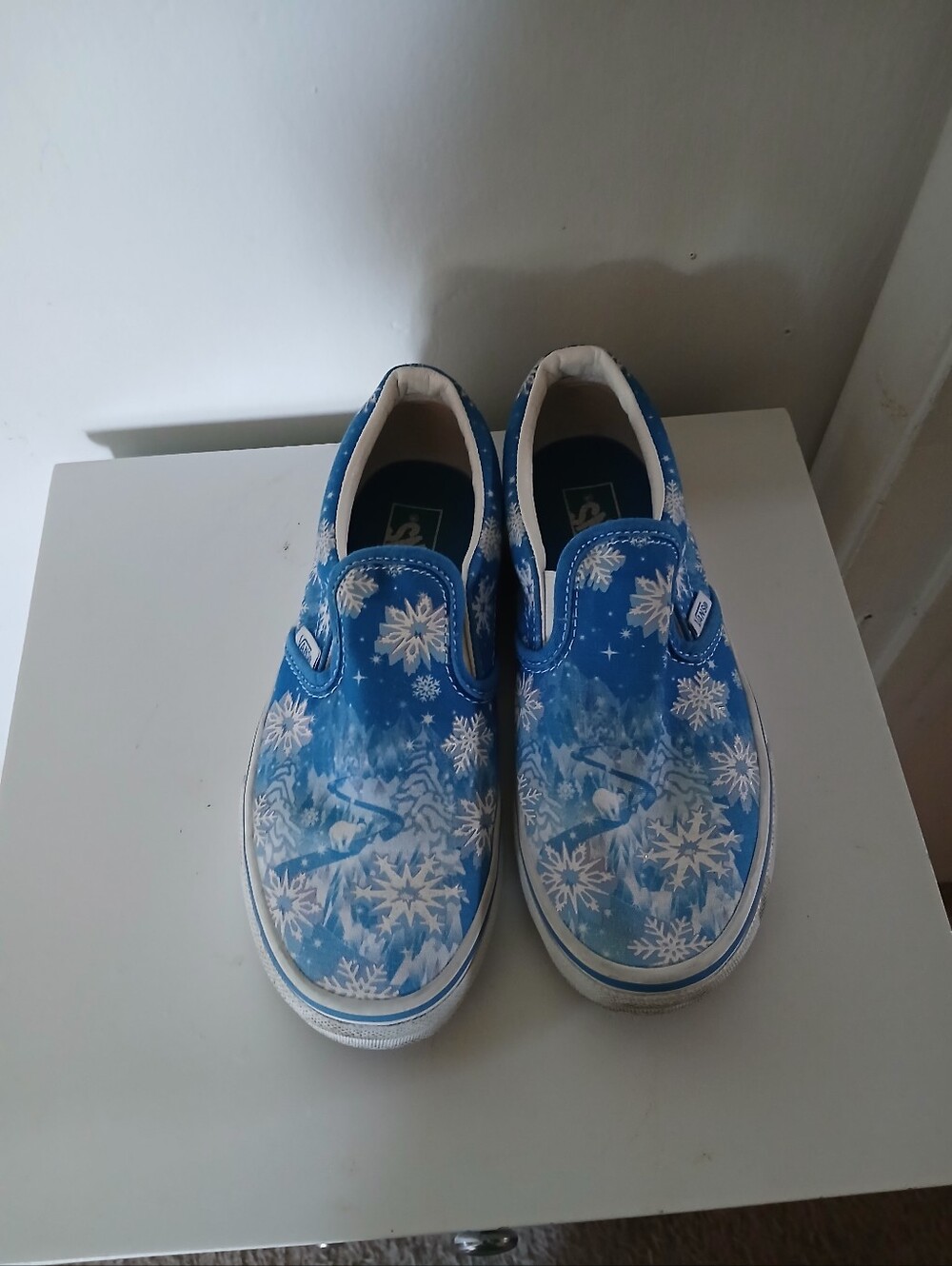 Girls Slip On Frozen Vans Size 3